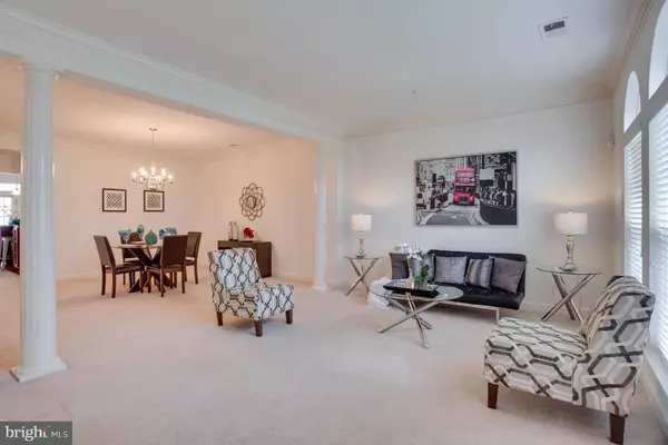 Alexandria, VA 22312,5723 CALLCOTT WAY #M