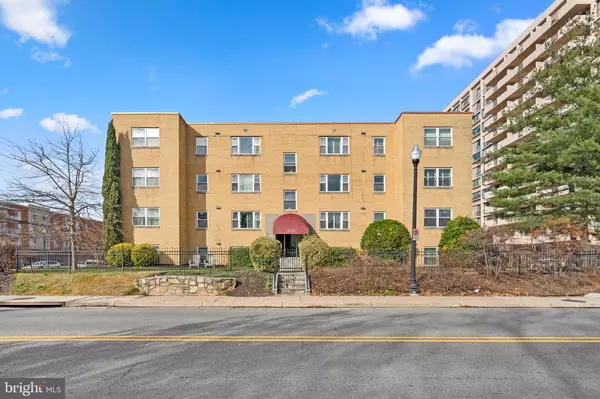 4225 N HENDERSON RD #104, Arlington, VA 22203