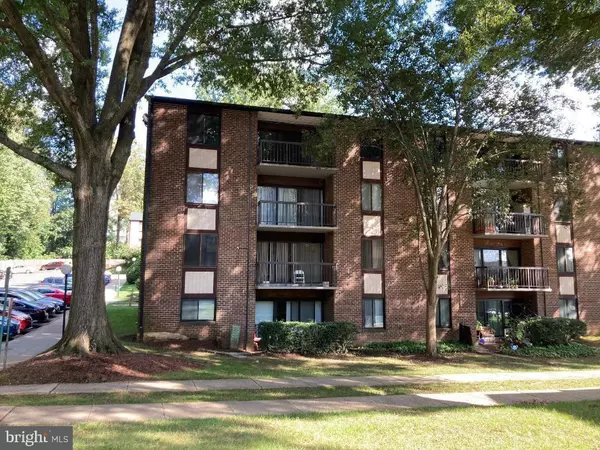 9708 KINGSBRIDGE DR #303, Fairfax, VA 22031