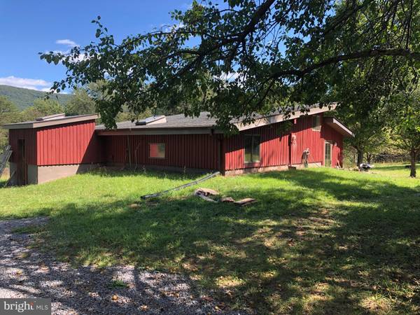 2295 MOUNTAIN RUN RD, Berkeley Springs, WV 25411