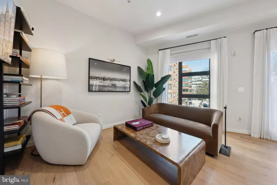 2525 PENNSYLVANIA AVE NW #301, Washington, DC 20037