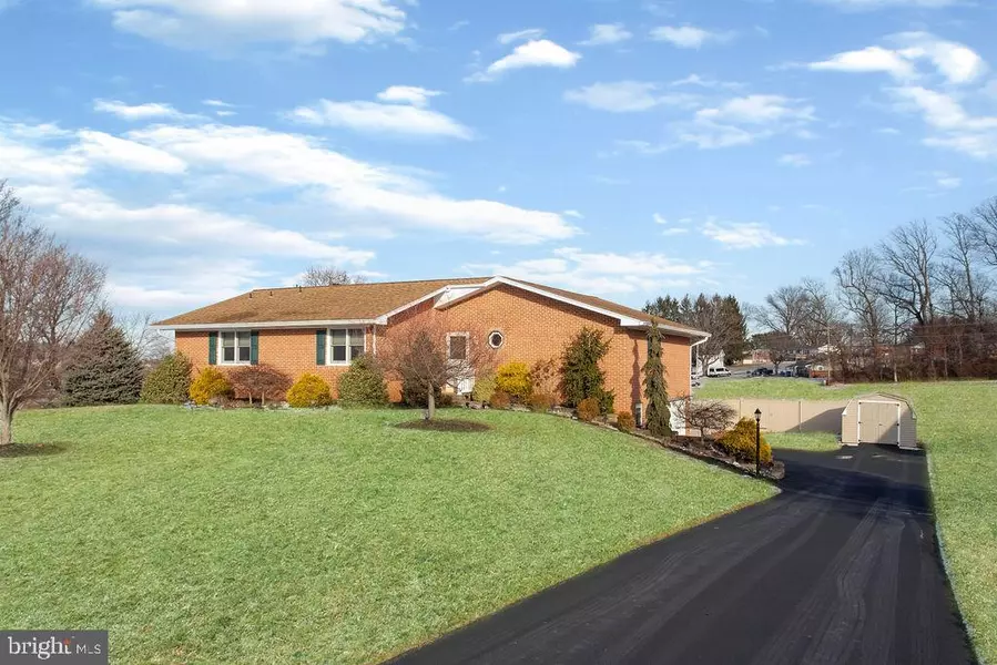 211 SHEFFIELD DR, Dallastown, PA 17313