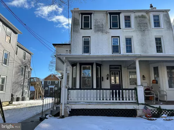 324 E KING ST, Malvern, PA 19355