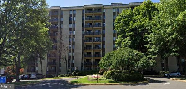 6001 ARLINGTON BLVD #802, Falls Church, VA 22044