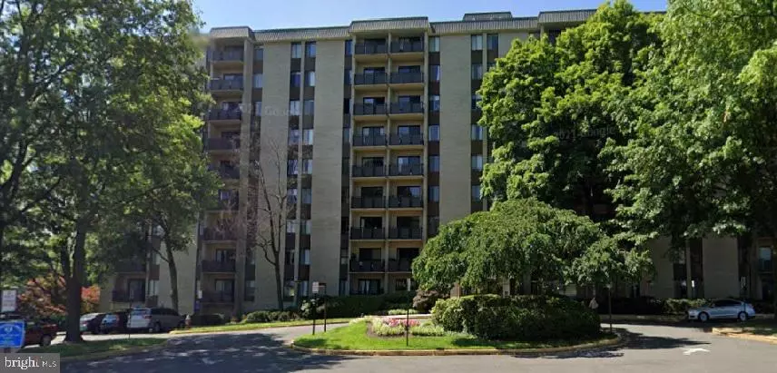 6001 ARLINGTON BLVD #802, Falls Church, VA 22044