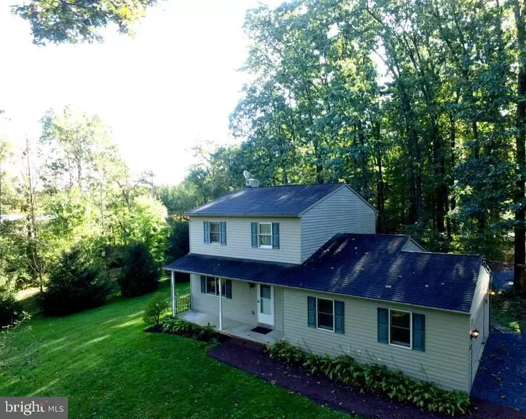 16 WOODS LN, Fleetwood, PA 19522