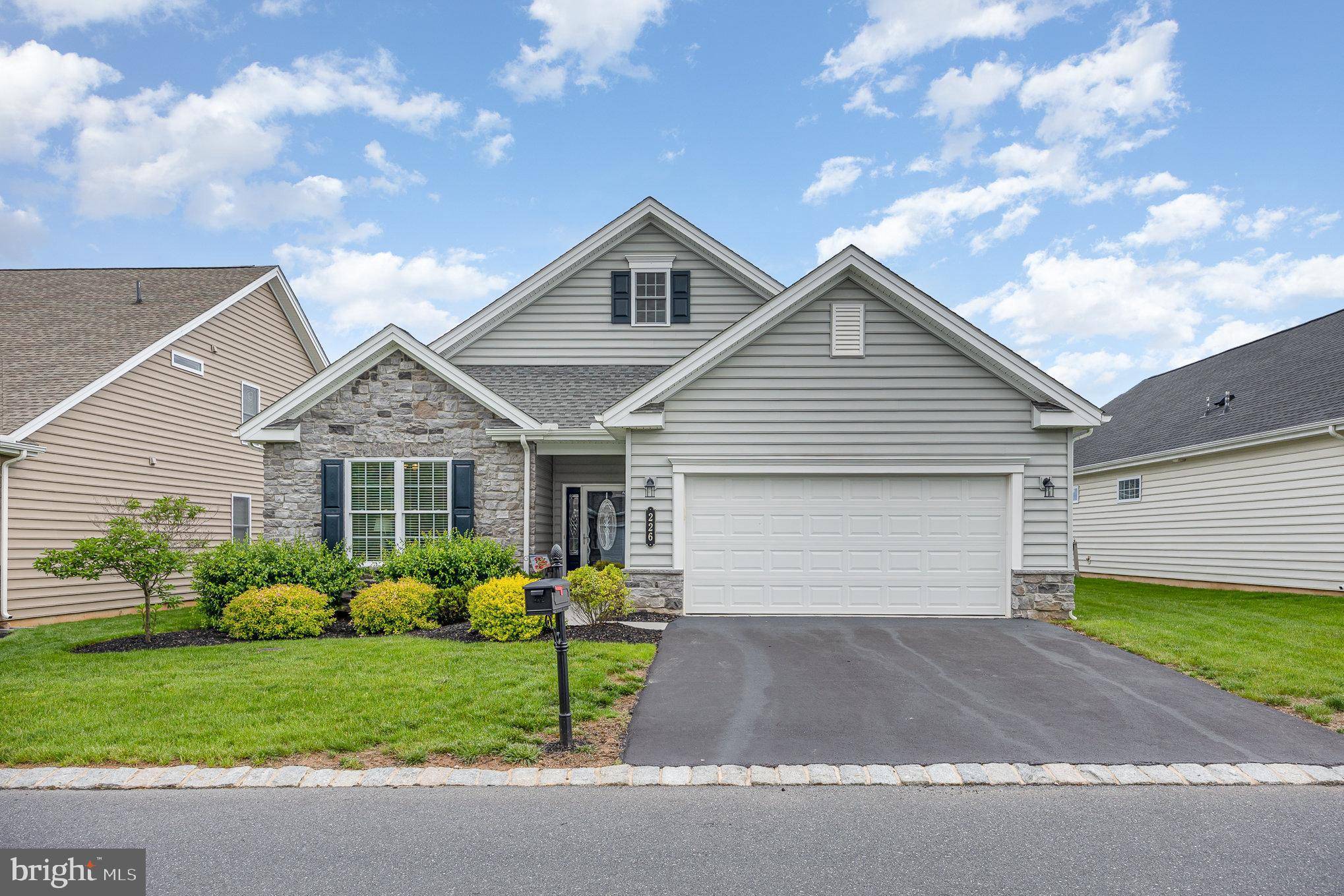 226 LOYAL DR, Mechanicsburg, PA 17050
