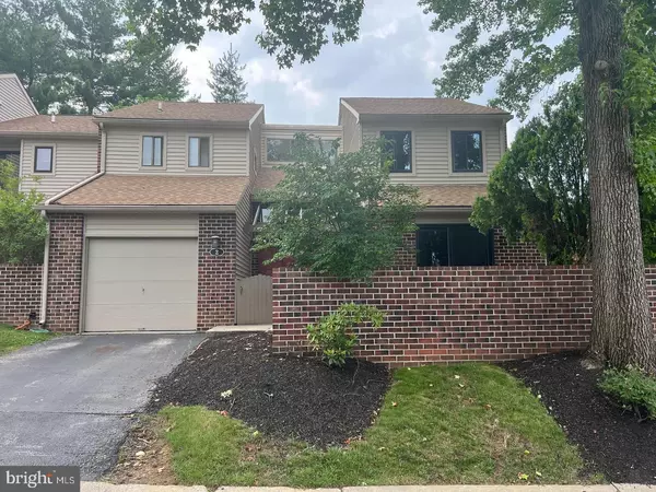 2 STIRLING CT, Chesterbrook, PA 19087