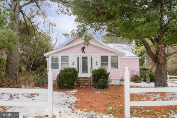 6582 CHURCH ST, Chincoteague Island, VA 23336