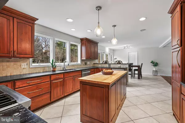 Princeton Junction, NJ 08550,5 LANDING LN