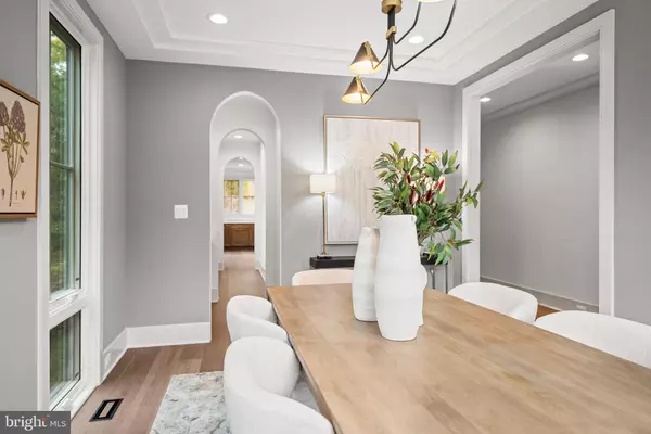 Arlington, VA 22207,2133 N OAKLAND ST
