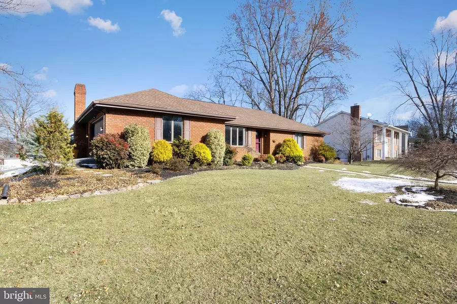 4135 STONE RUN DR, York, PA 17402