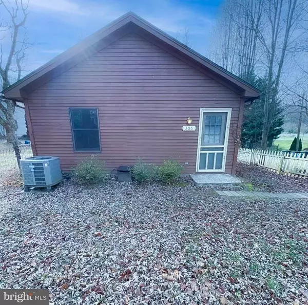 305 W BACK ALY, Shepherdstown, WV 25443