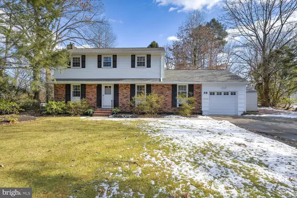 38 EVANS DR, Cranbury, NJ 08512