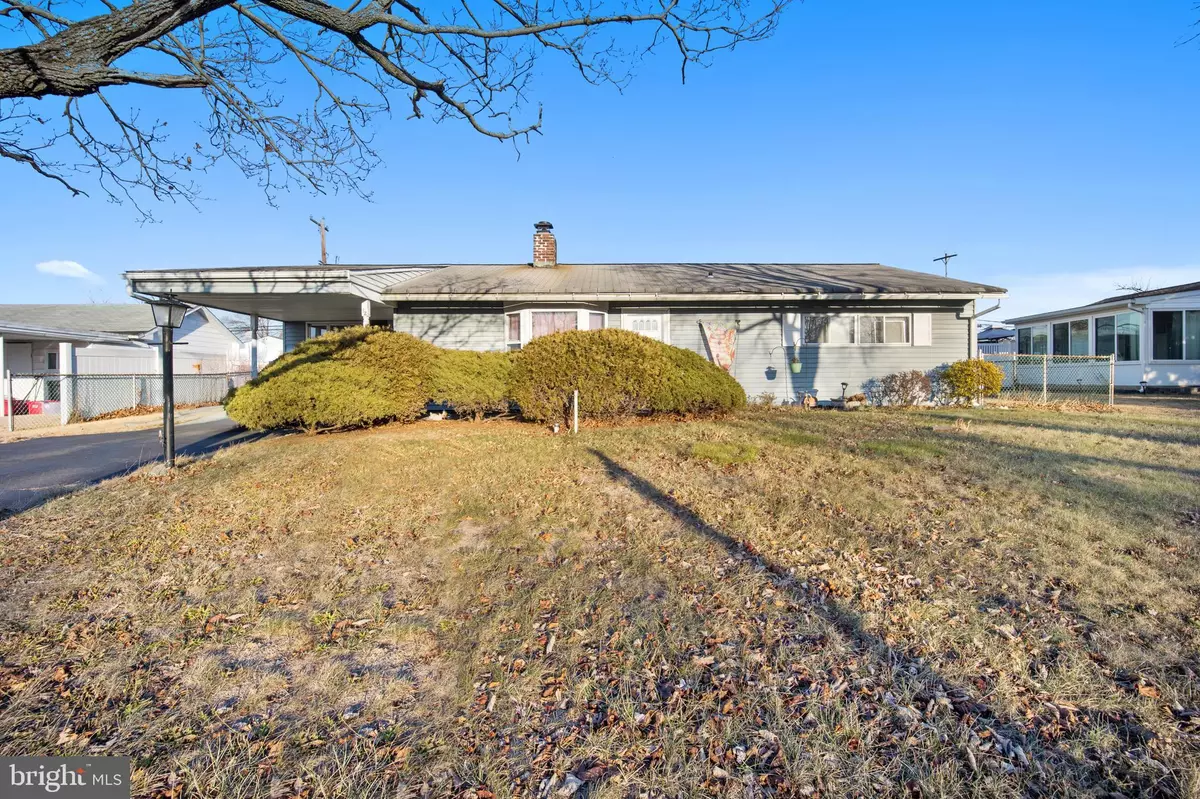 Levittown, PA 19054,12 PEBBLE LN