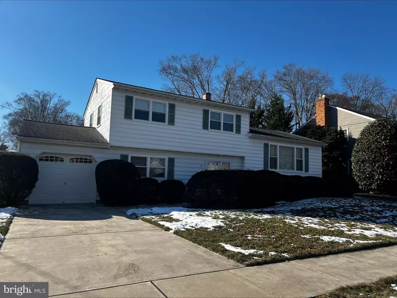 21 ALLEN LN, Lawrence, NJ 08648