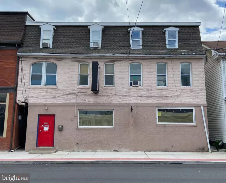 128 S MAIN ST #9, Spring Grove, PA 17362