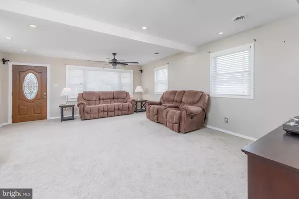 West Deptford, NJ 08096,1126 GARRETT AVE
