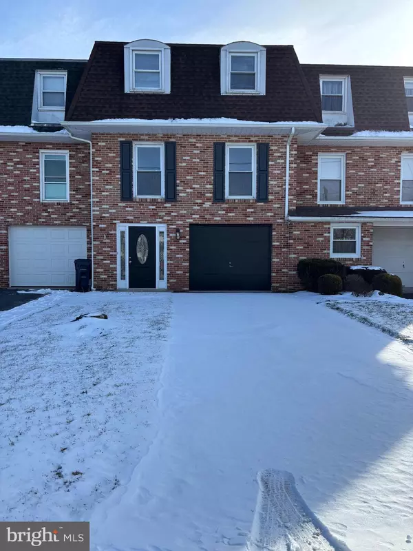 110 MEADOWCREEK DR, Chambersburg, PA 17201