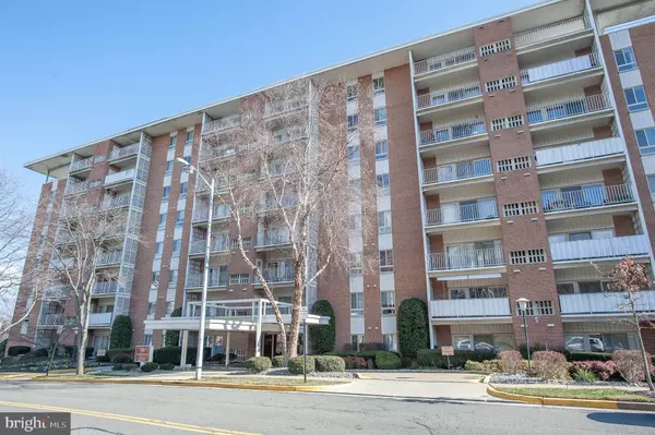 5250 VALLEY FORGE DR #108, Alexandria, VA 22304