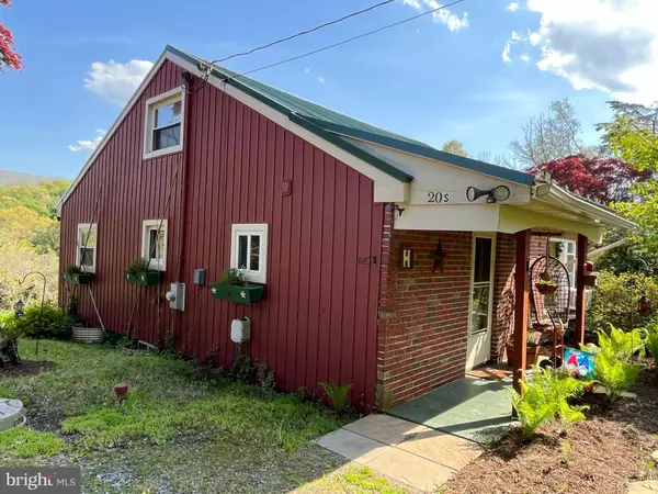 20 S RIDGLEY AVE, Lewistown, PA 17044