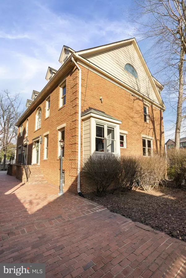 Mclean, VA 22101,1537 CEDAR AVE