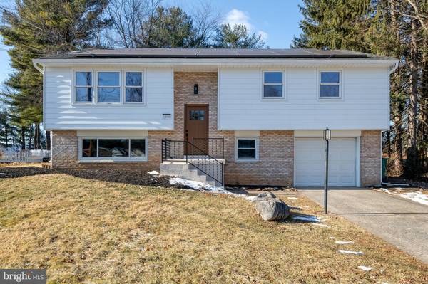 6050 EDWARD DR, Mechanicsburg, PA 17050