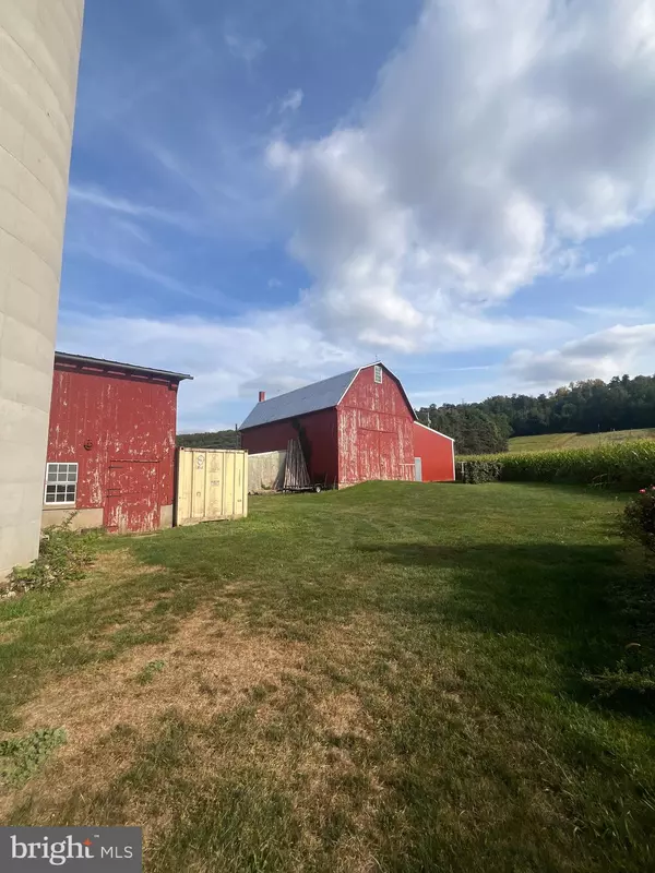 New Holland, PA 17557,512 OVERLYS GROVE RD