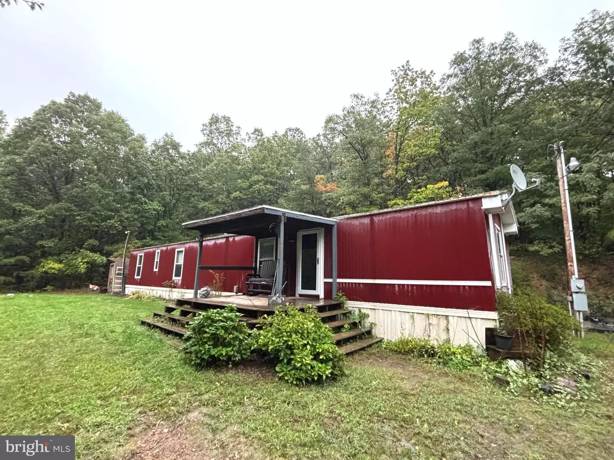 Berkeley Springs, WV 25411,985 WAUGH RD