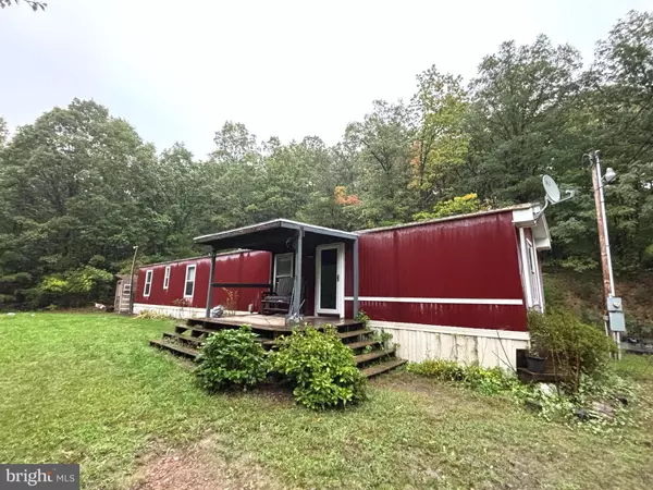 985 WAUGH RD, Berkeley Springs, WV 25411