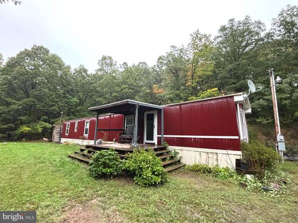 985 WAUGH RD, Berkeley Springs, WV 25411