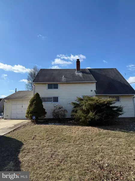 19 CROSSWOOD LN, Levittown, PA 19055