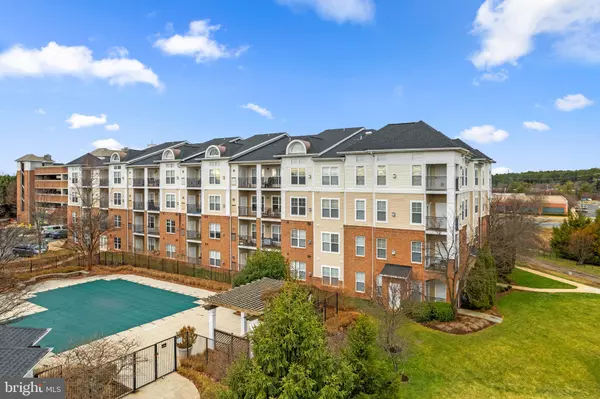 Chantilly, VA 20151,3830 LIGHTFOOT ST #223