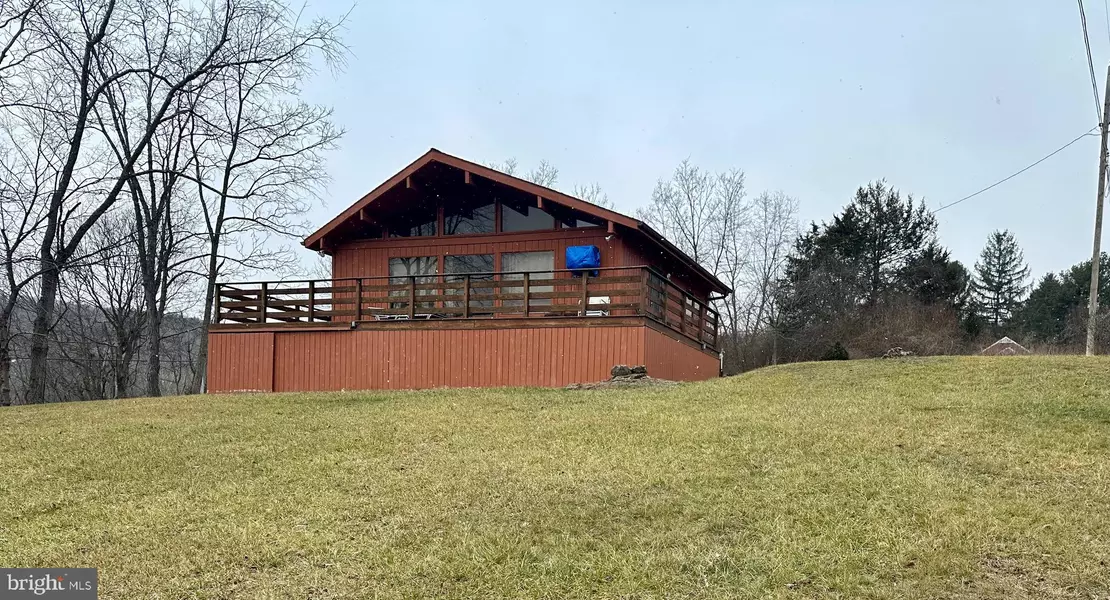 27 HUMMINGBIRD HTS, Franklin, WV 26807