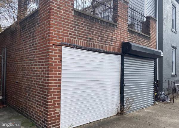 5519 W GIRARD AVE #GARAGE, Philadelphia, PA 19131