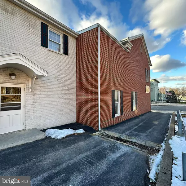 Chambersburg, PA 17201,230 LINCOLN WAY EAST