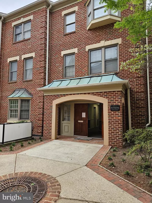 Annandale, VA 22003,4200 EVERGREEN LN #311