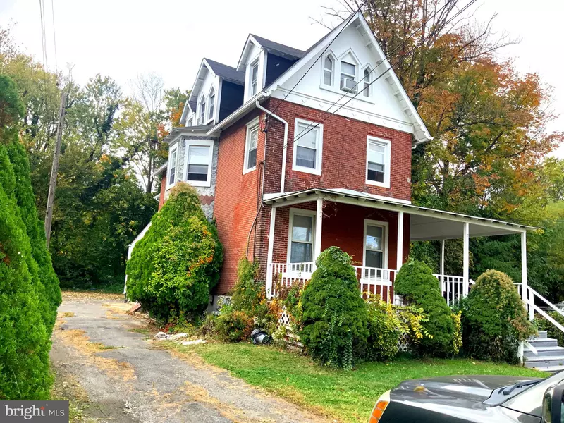 82 S WYCOMBE AVE, Lansdowne, PA 19050