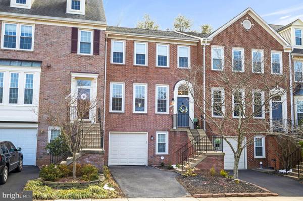 7693 LAVENHAM LNDG, Alexandria, VA 22315