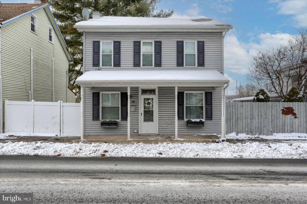 28 N 2ND ST, Halifax, PA 17032