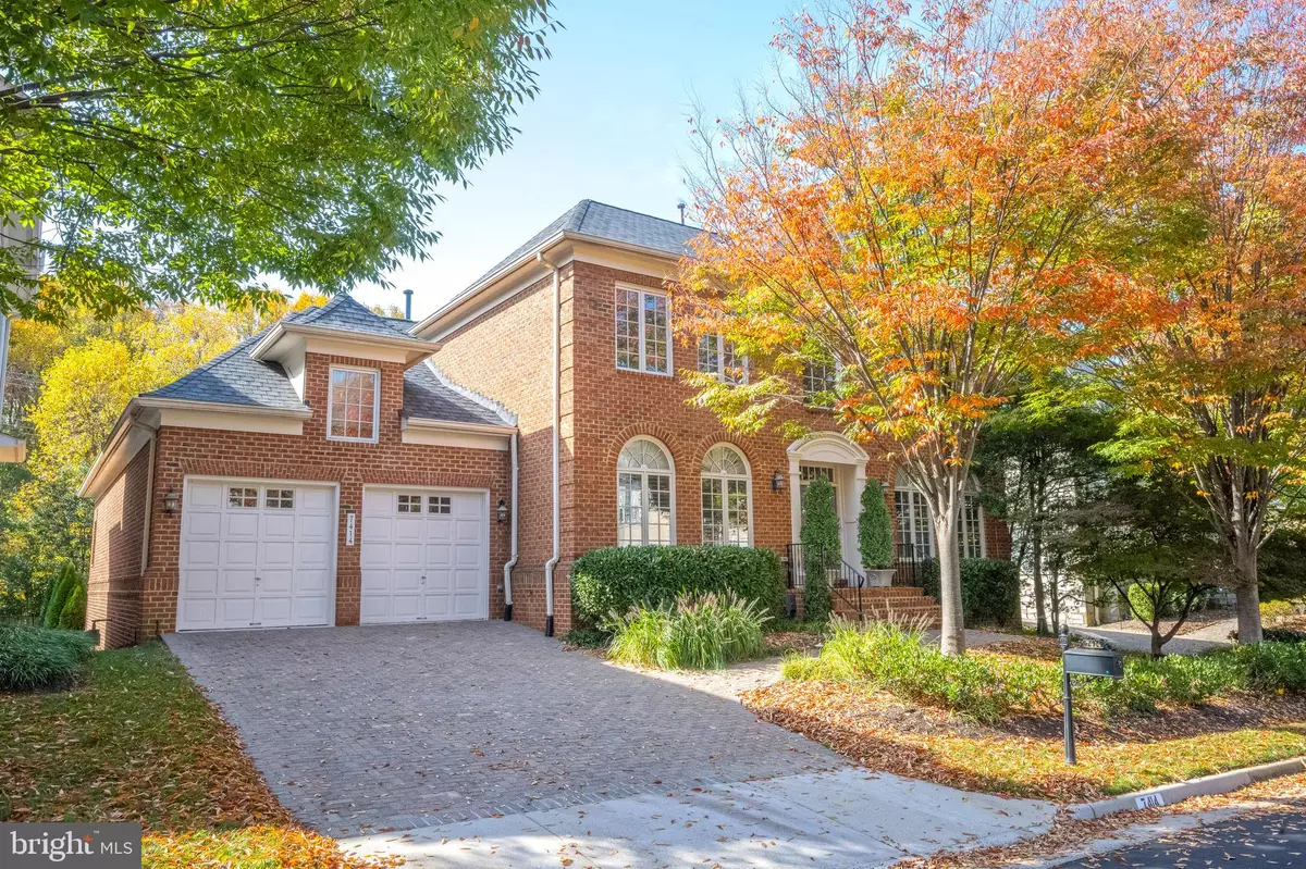 Mclean, VA 22102,7414 OLD MAPLE SQ