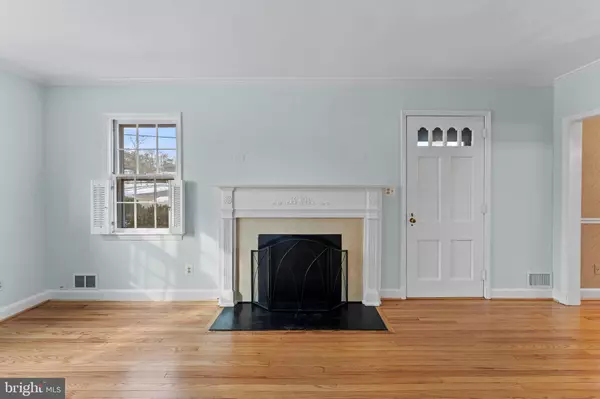 Alexandria, VA 22306,6419 HILLSIDE LN