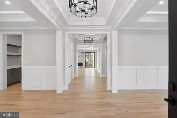 Vienna, VA 22181,2447 FLINT HILL RD