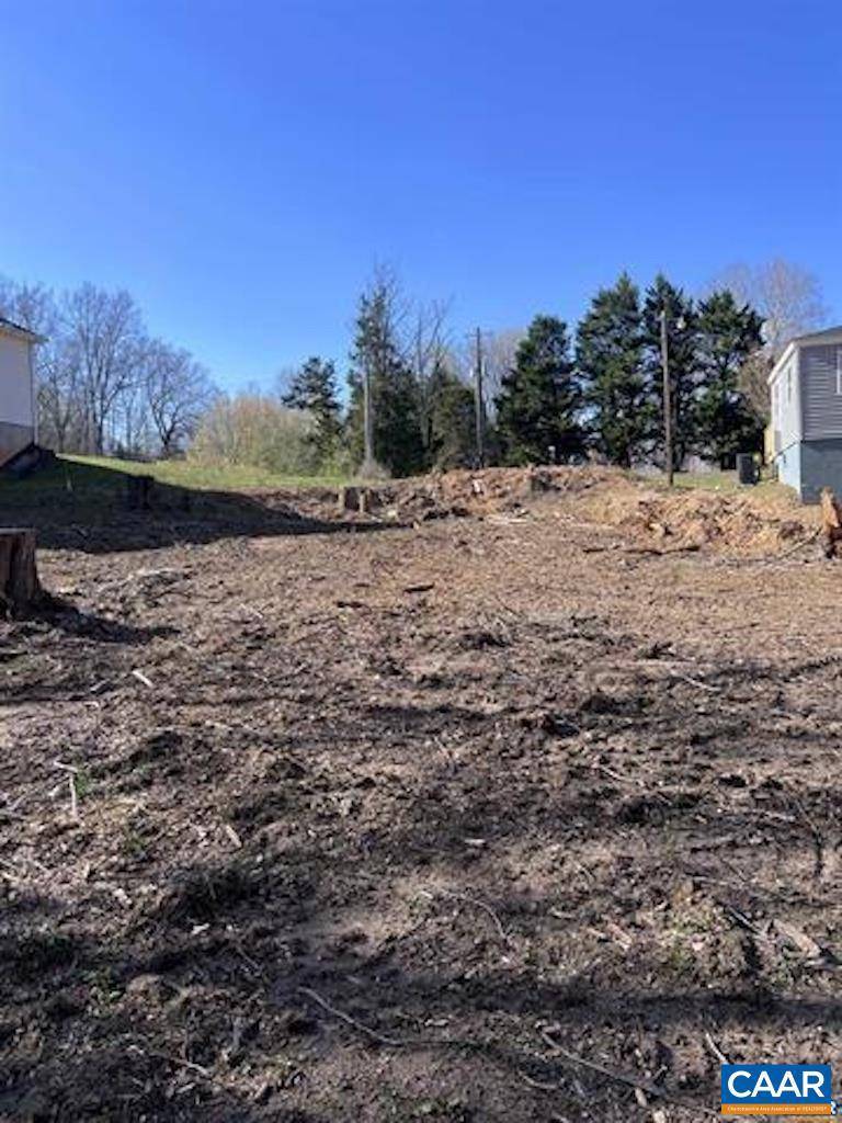 Louisa, VA 23093,716 REDBUD DR