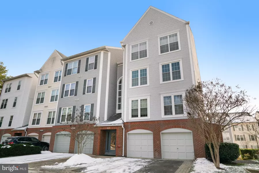 275 S PICKETT ST #301, Alexandria, VA 22304