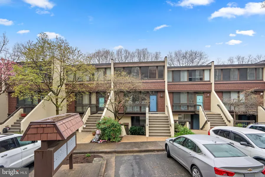 2232 S RANDOLPH ST S #2, Arlington, VA 22204