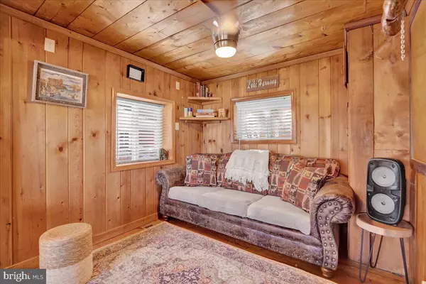 Lake Harmony, PA 18624,71 S LAKE DR