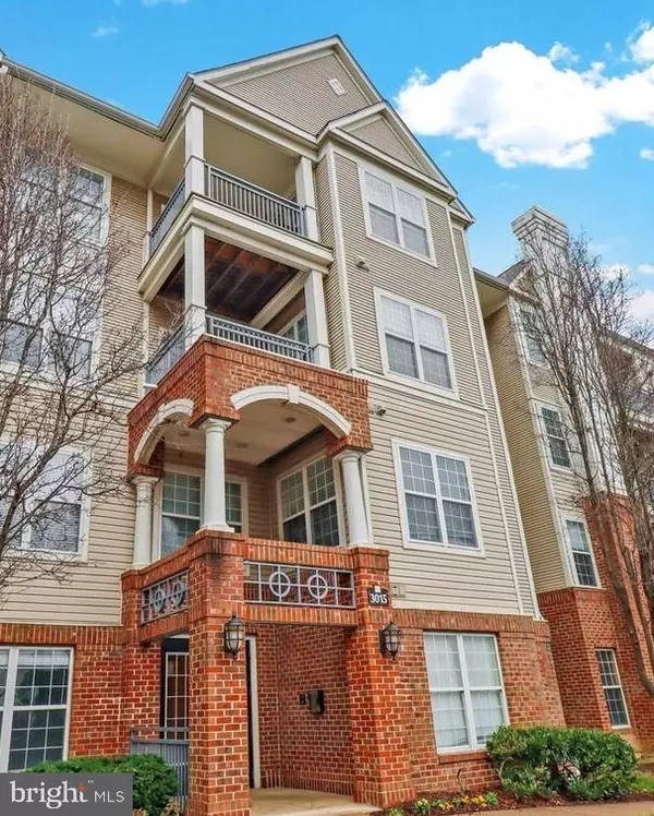 3015 NICOSH CIR #2308, Falls Church, VA 22042