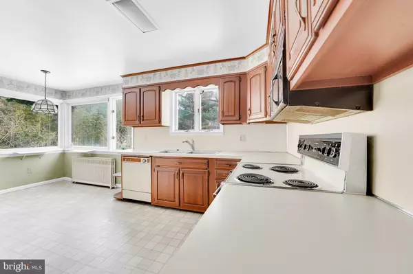 103 LAKEVIEW DR Coatesville, PA 19320