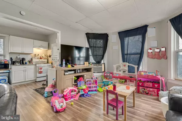 Oaklyn, NJ 08107,2 W CEDAR AVE